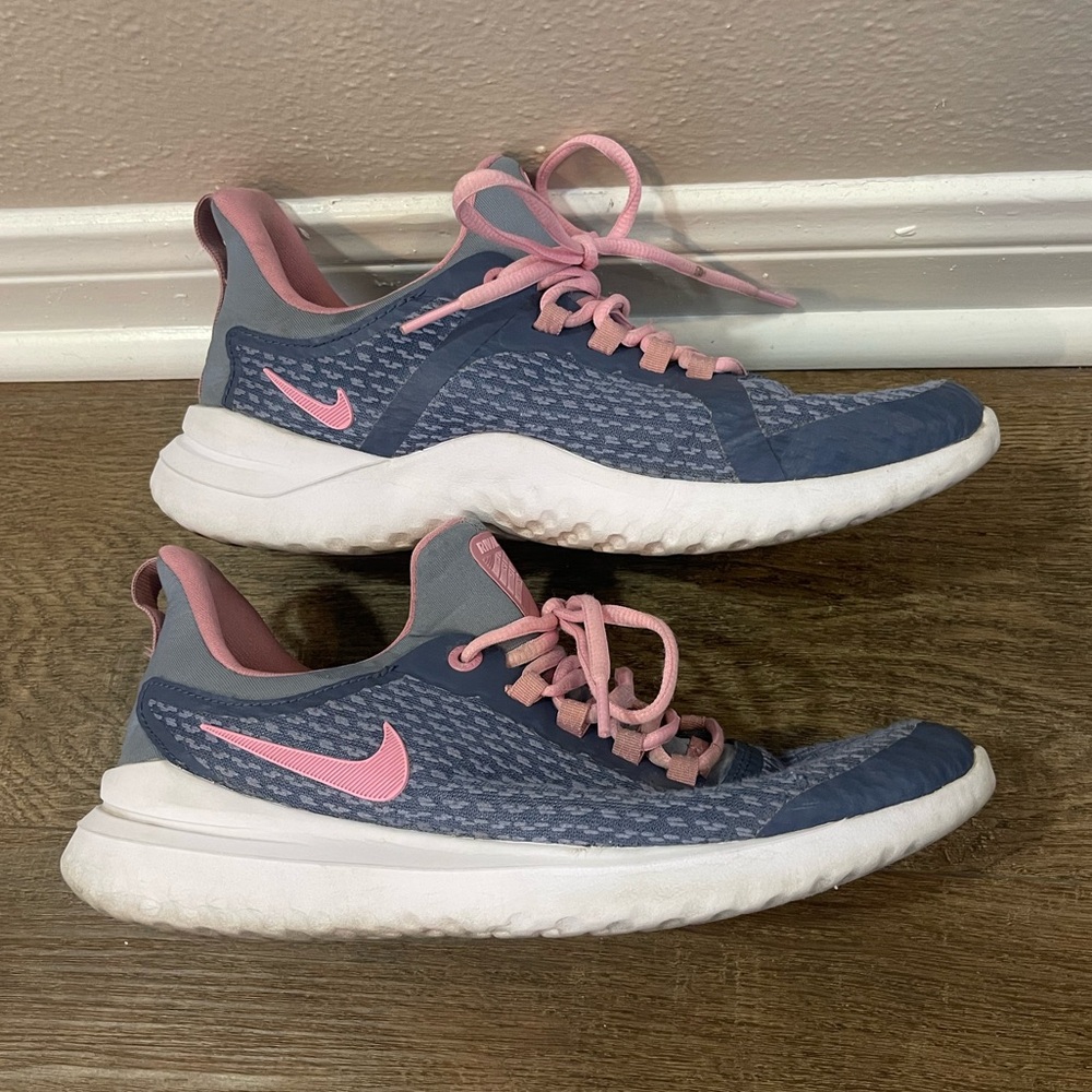 Nike Shoes Size 9 (fits Y7 or Women’s 9)